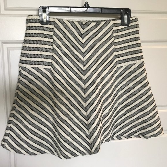 Knit Black and White LOFT skirt - Picture 1 of 5